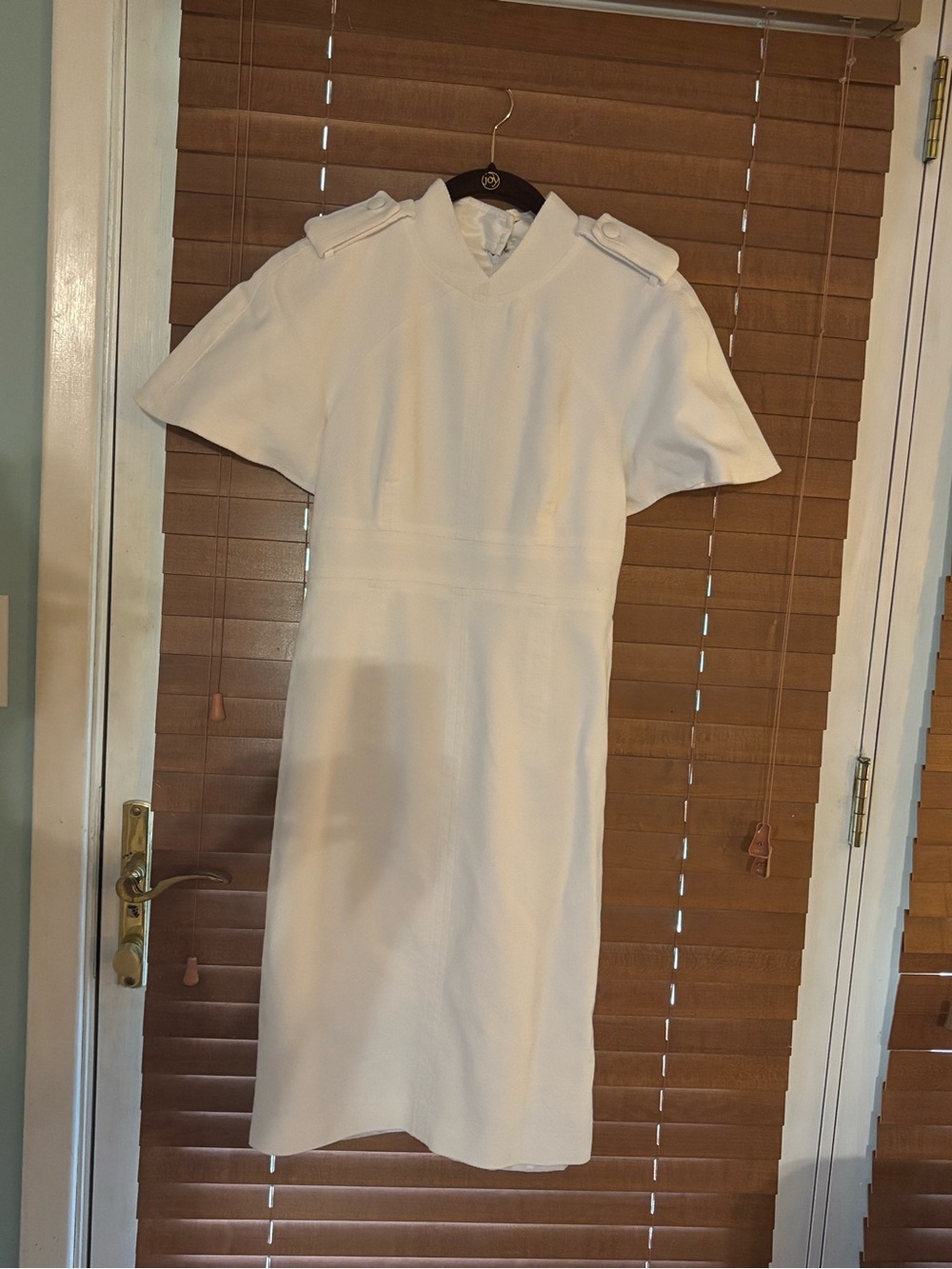 Vintage White Cap-Sleeve dress with epaulette detail on the shoulders!